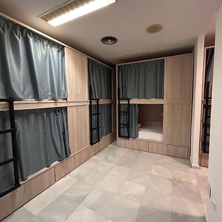 Hostel Sorolla Playa Малага Экстерьер фото