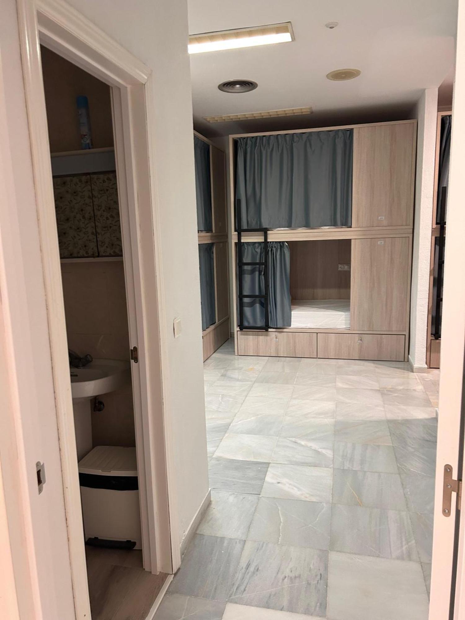 Hostel Sorolla Playa Малага Экстерьер фото