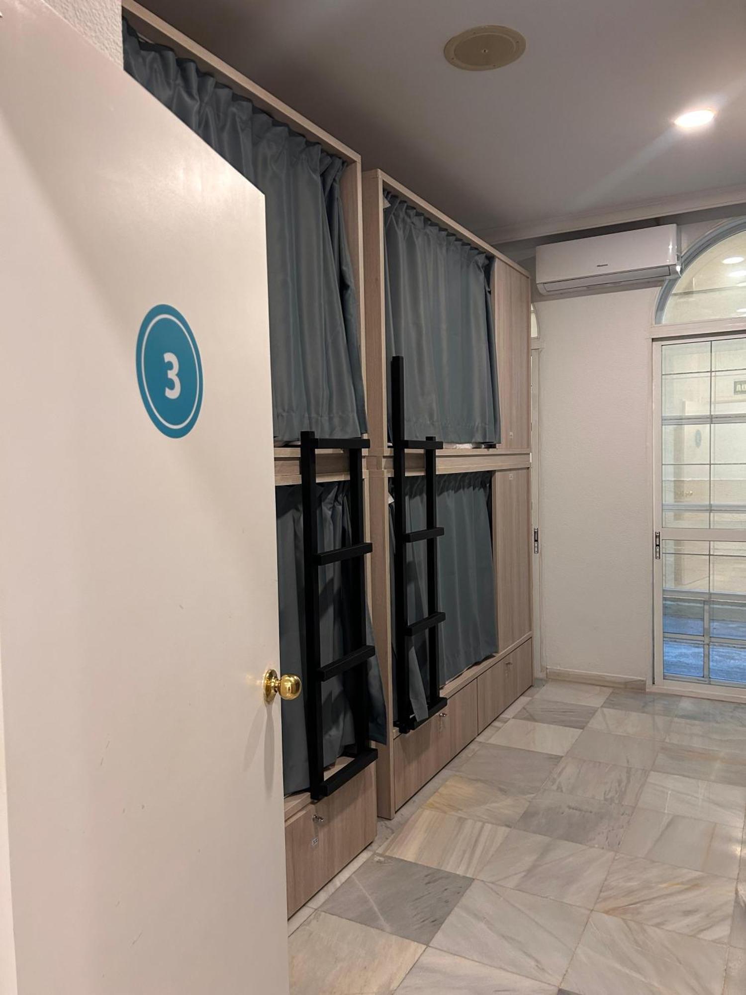 Hostel Sorolla Playa Малага Экстерьер фото