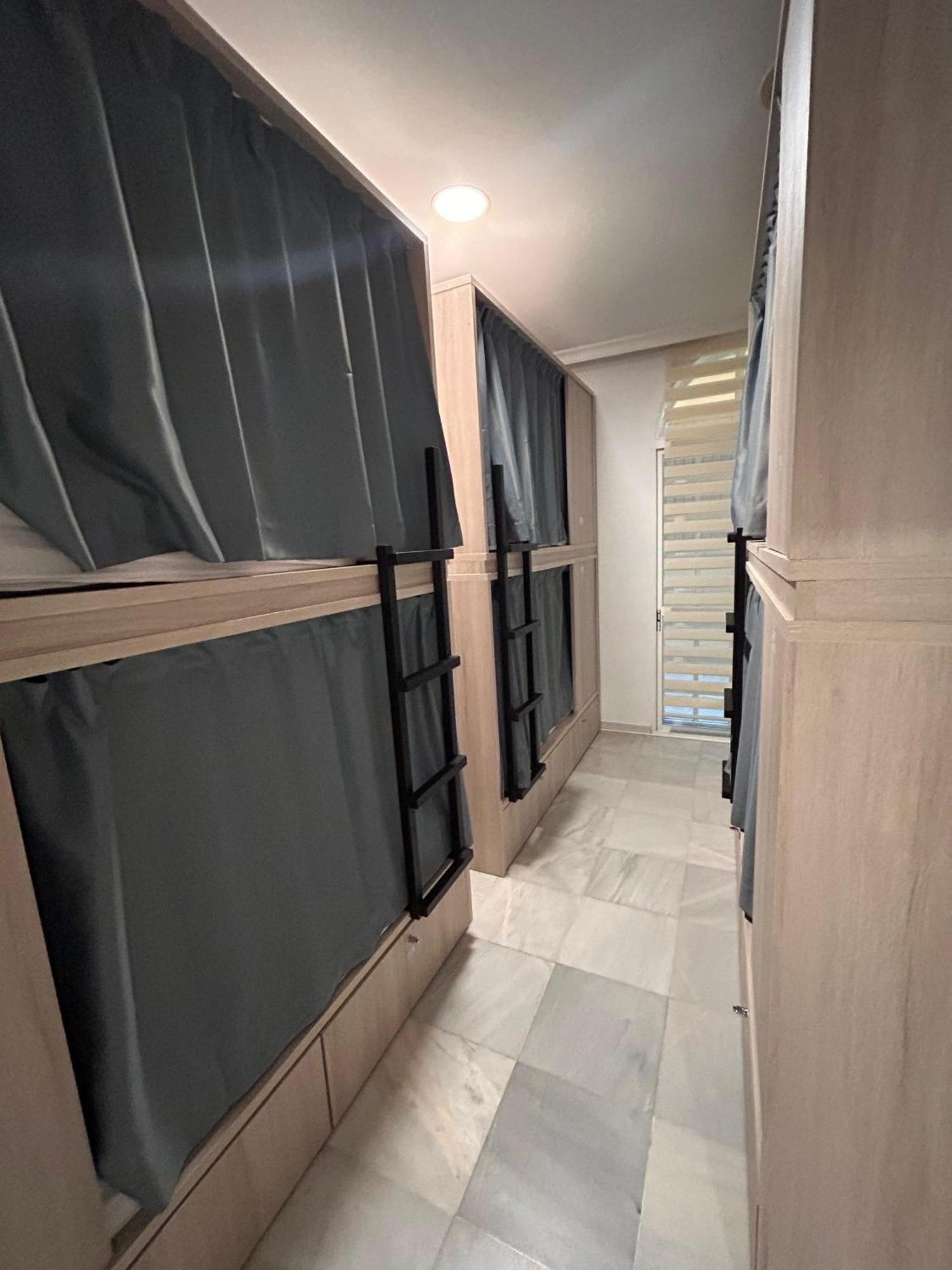 Hostel Sorolla Playa Малага Экстерьер фото